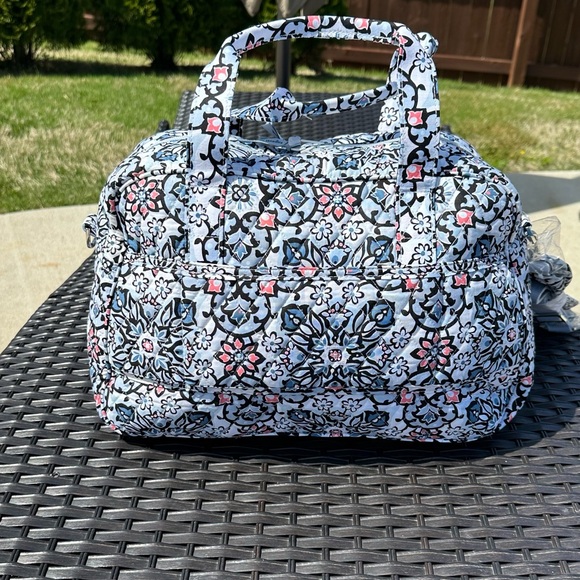 NWT Vera Bradley Lisbon Medallion Compact Traveler Bag Trolley Sleeve ~ … - Picture 6 of 8
